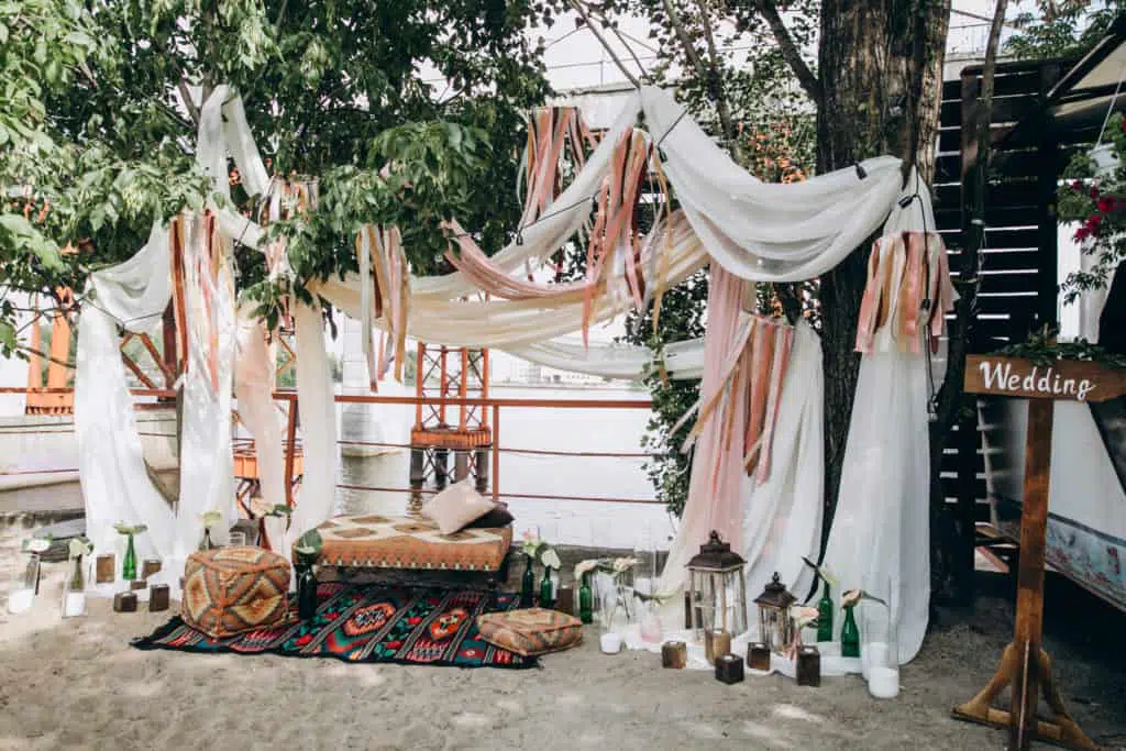 how to throw a boho party