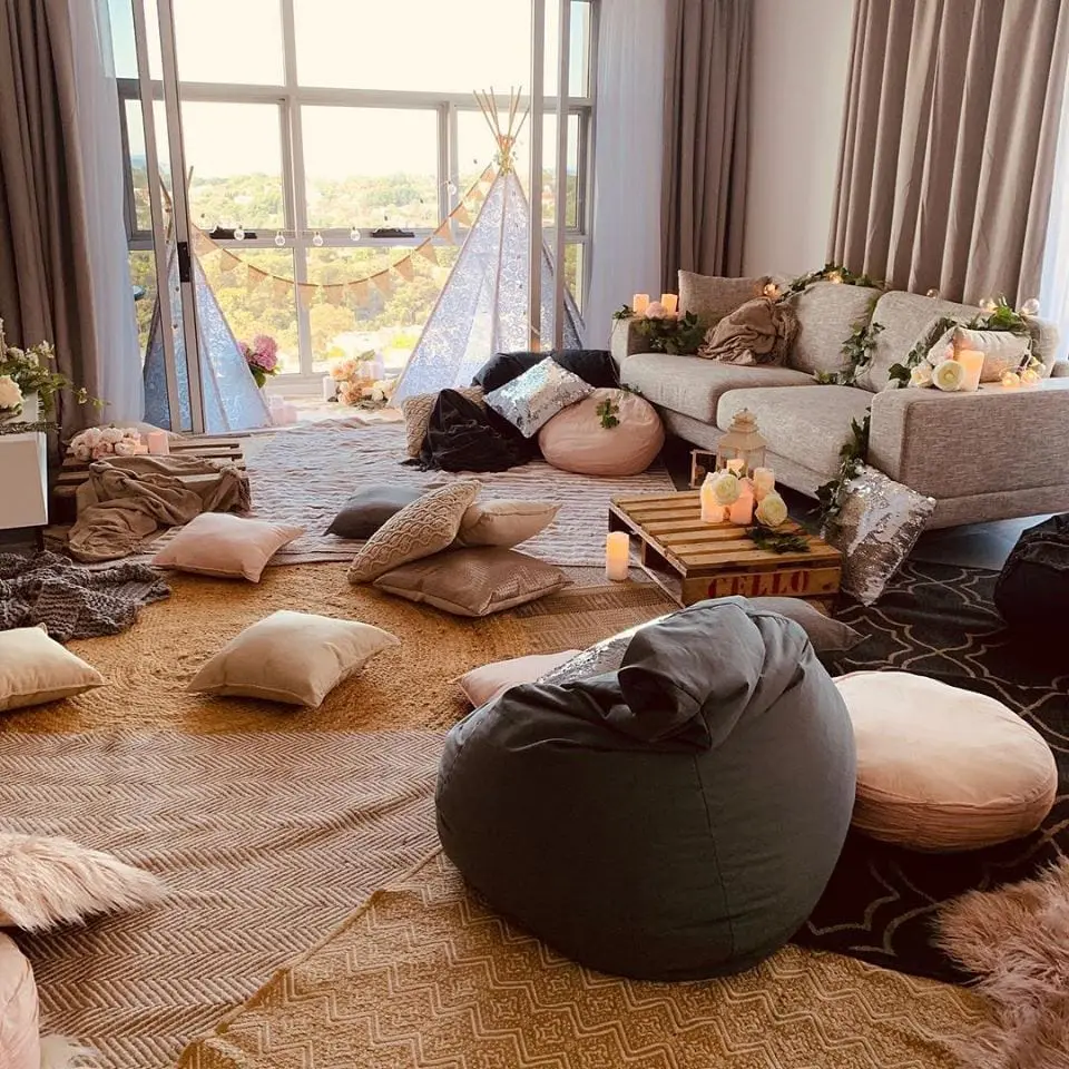 how to have an indoor picnic 