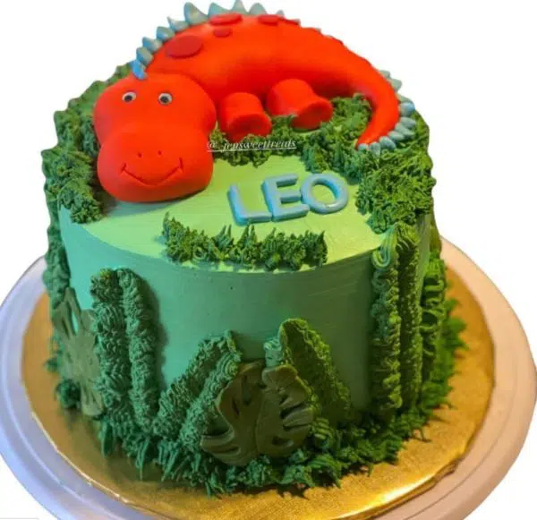 cute dinosaur cake