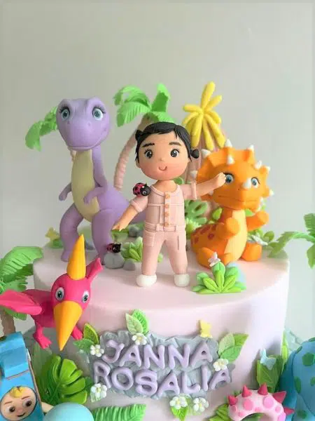 dinosaur cake not scary