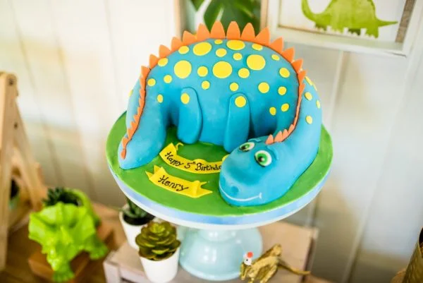 dinosaur party cake