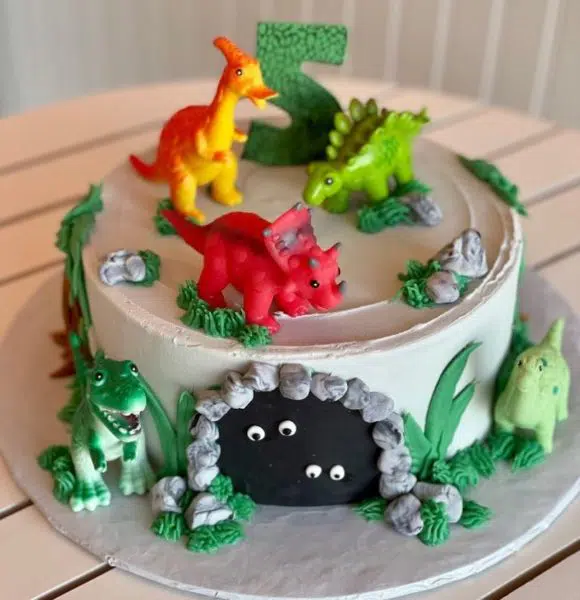 dinosaur themed cake